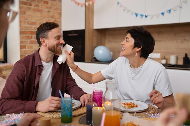 7 Fun Date Ideas to Spark Meaningful Talks at FunDate Jar